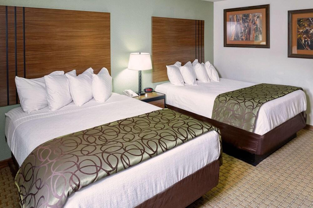 The Ridgeline Hotel At Yellowstone, Ascend Hotel Collection Гардинер Экстерьер фото