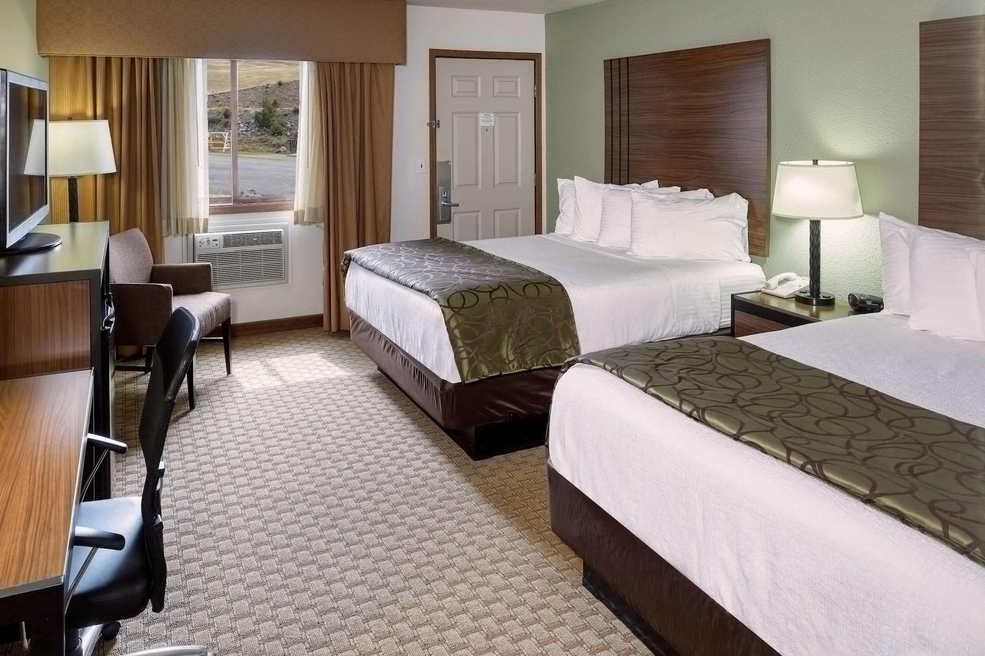 The Ridgeline Hotel At Yellowstone, Ascend Hotel Collection Гардинер Экстерьер фото