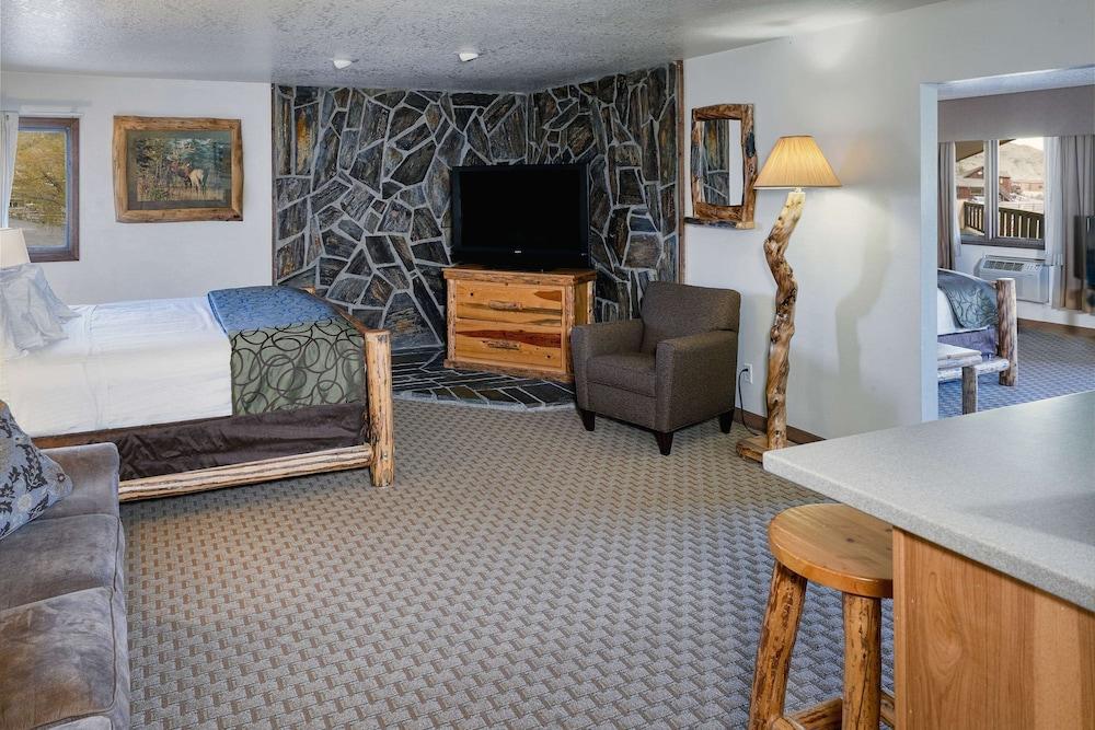 The Ridgeline Hotel At Yellowstone, Ascend Hotel Collection Гардинер Экстерьер фото