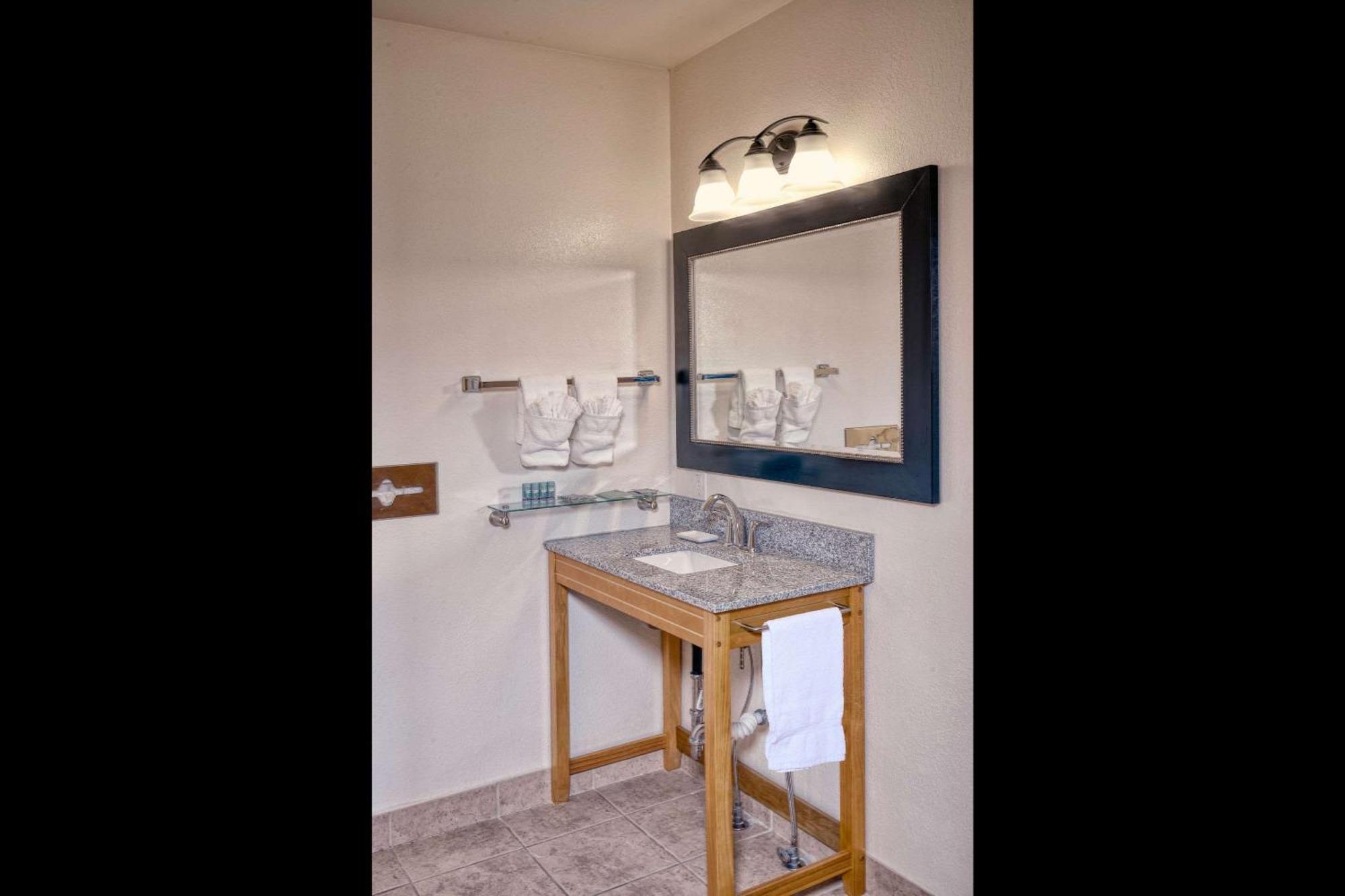 The Ridgeline Hotel At Yellowstone, Ascend Hotel Collection Гардинер Экстерьер фото