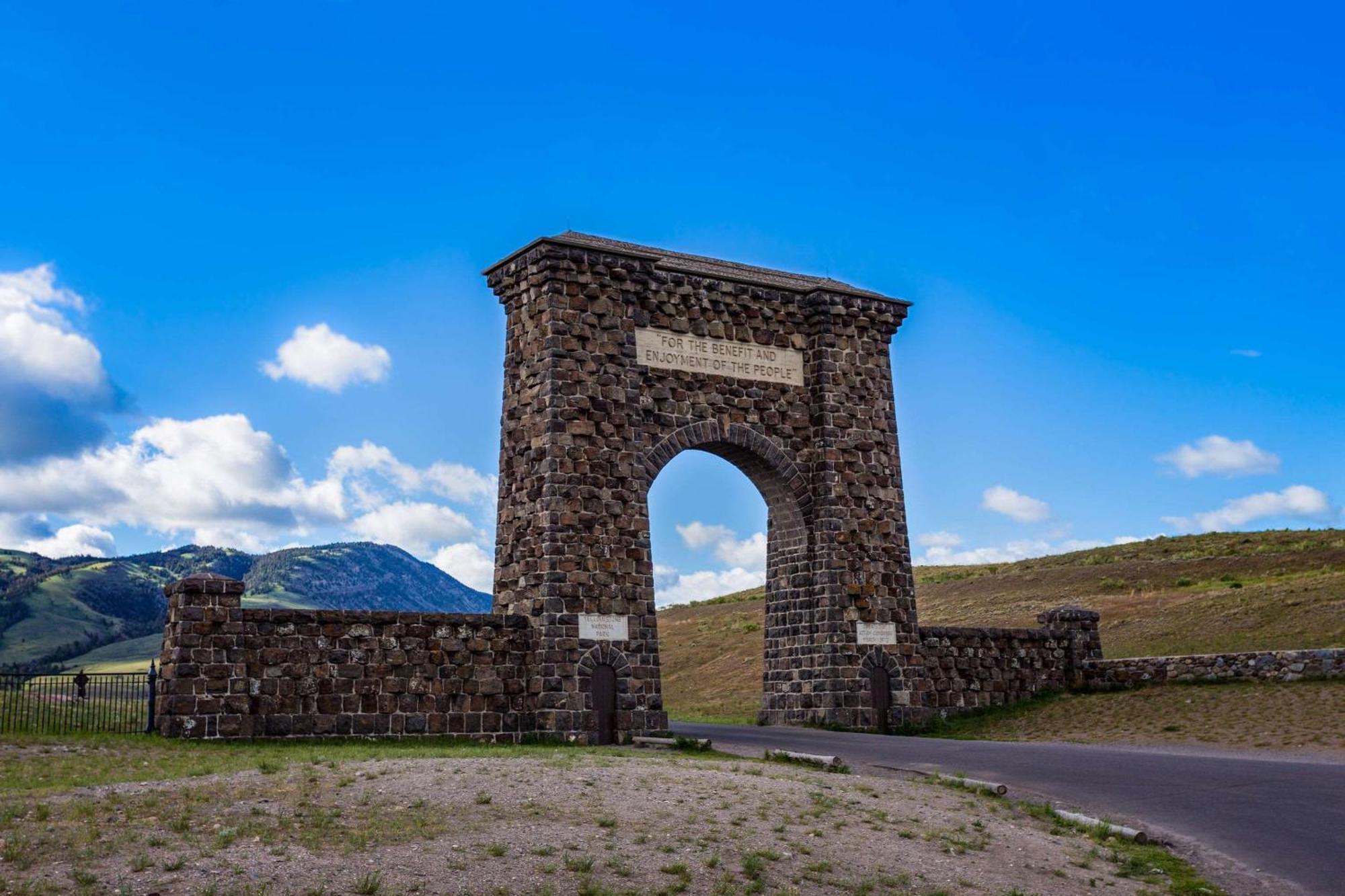 The Ridgeline Hotel At Yellowstone, Ascend Hotel Collection Гардинер Экстерьер фото