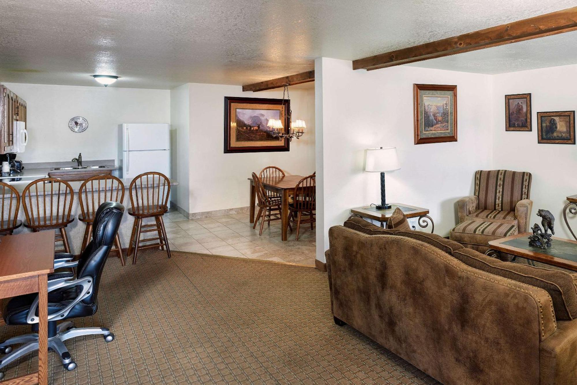 The Ridgeline Hotel At Yellowstone, Ascend Hotel Collection Гардинер Экстерьер фото