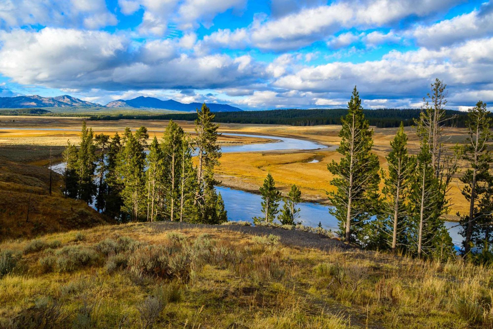 The Ridgeline Hotel At Yellowstone, Ascend Hotel Collection Гардинер Экстерьер фото