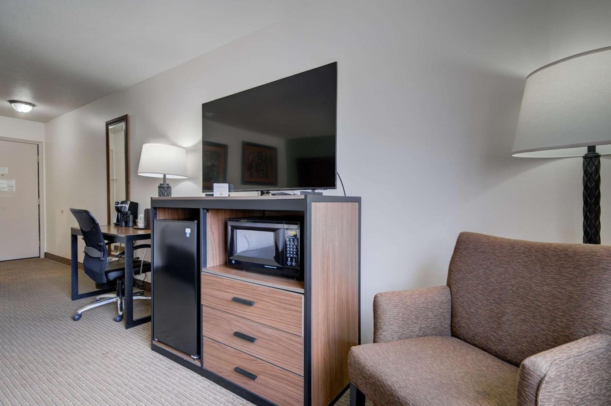 The Ridgeline Hotel At Yellowstone, Ascend Hotel Collection Гардинер Экстерьер фото
