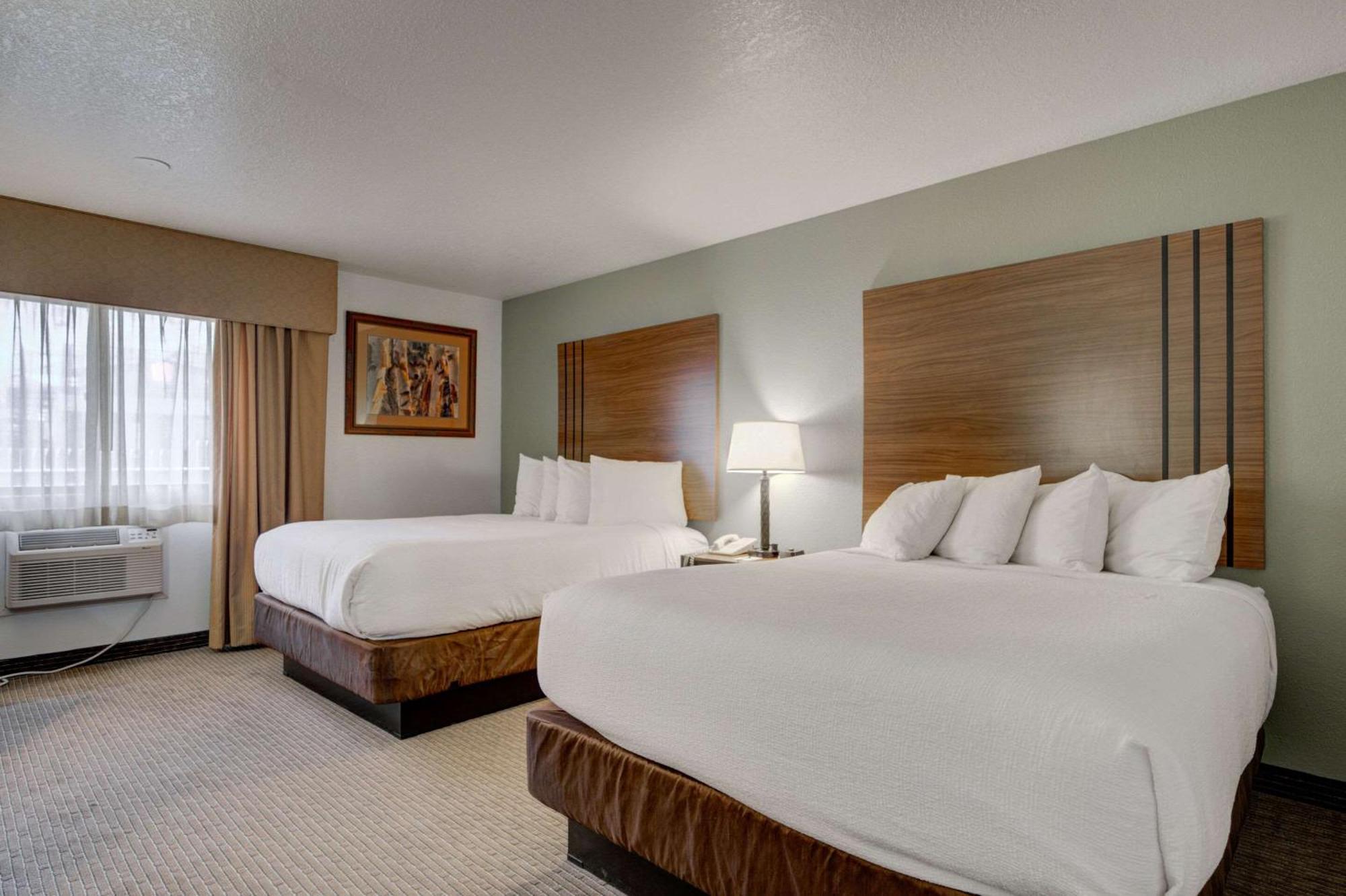 The Ridgeline Hotel At Yellowstone, Ascend Hotel Collection Гардинер Экстерьер фото