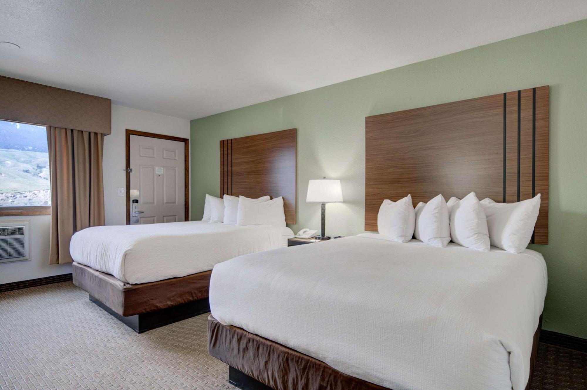 The Ridgeline Hotel At Yellowstone, Ascend Hotel Collection Гардинер Экстерьер фото