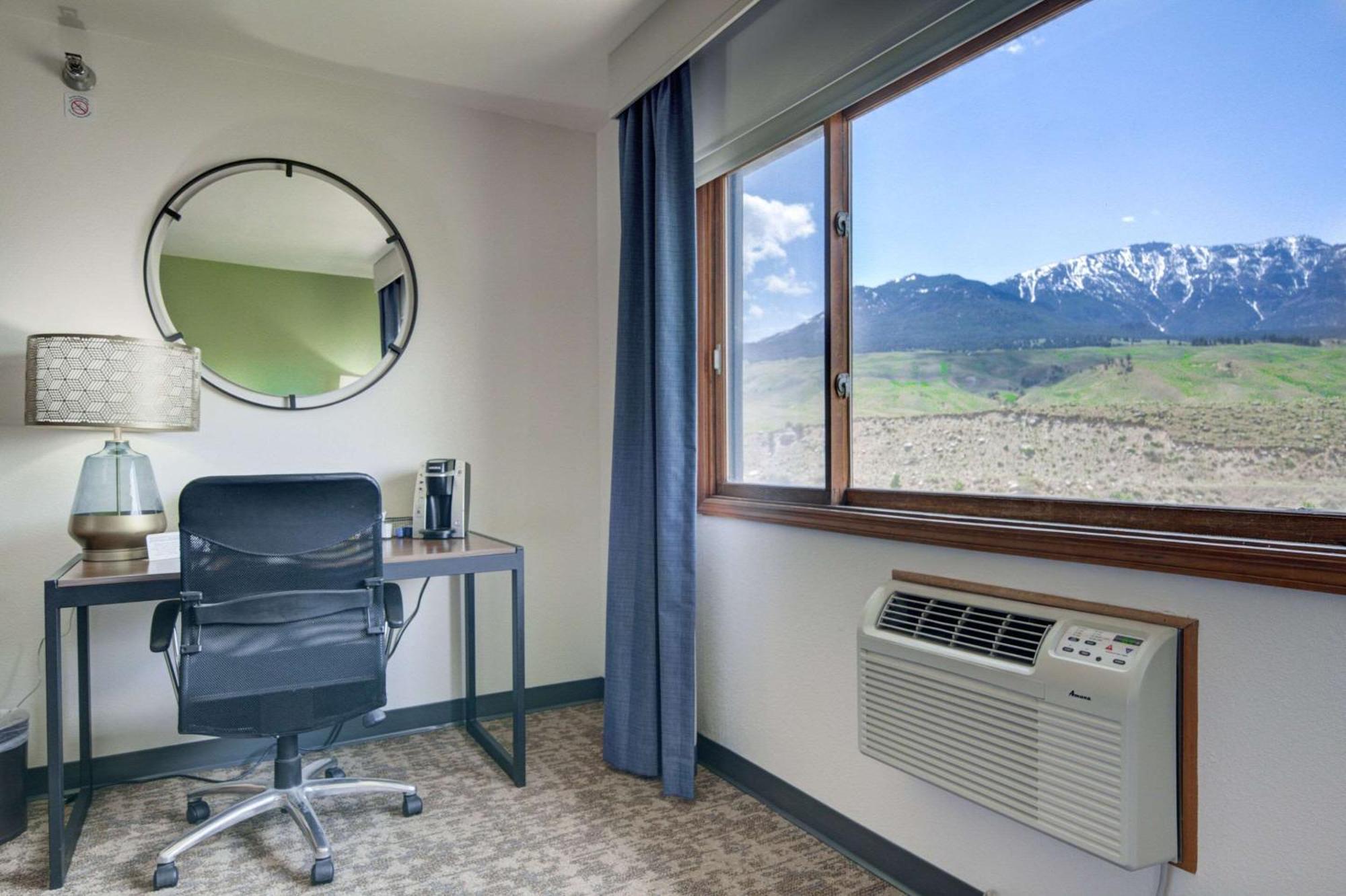 The Ridgeline Hotel At Yellowstone, Ascend Hotel Collection Гардинер Экстерьер фото