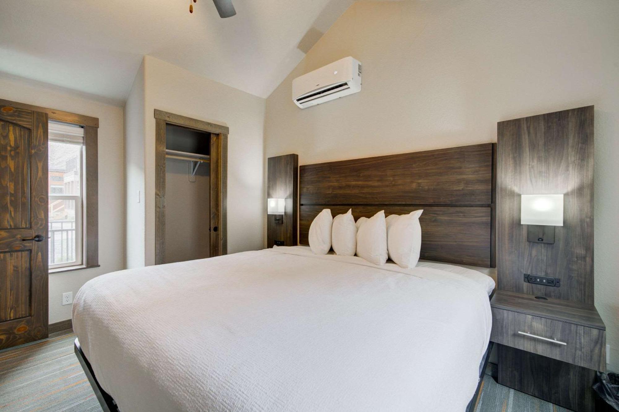 The Ridgeline Hotel At Yellowstone, Ascend Hotel Collection Гардинер Экстерьер фото