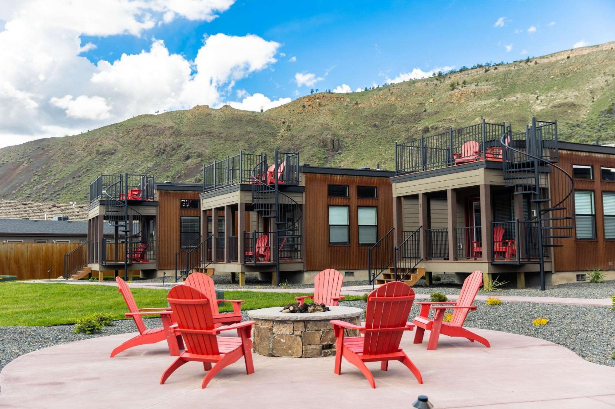 The Ridgeline Hotel At Yellowstone, Ascend Hotel Collection Гардинер Экстерьер фото