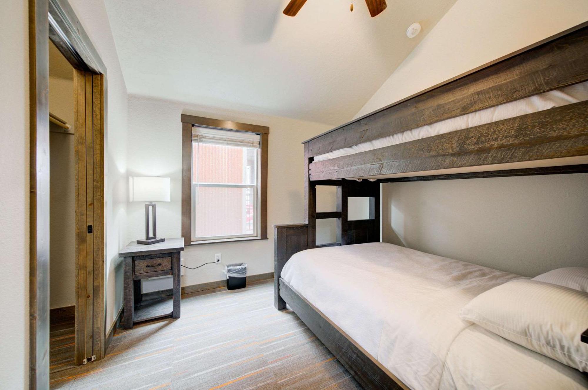 The Ridgeline Hotel At Yellowstone, Ascend Hotel Collection Гардинер Экстерьер фото